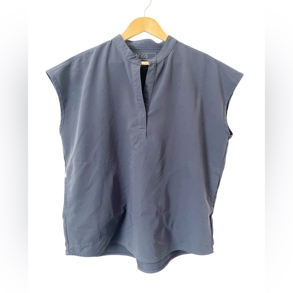 Figs‎ Technical Collection Gray Rafaela Scrub Top Size Medium